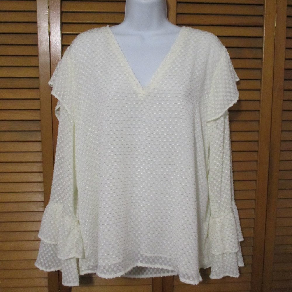 A New Day top feminine flowy cream color, lightweight V neck blouse size L